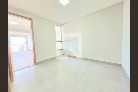 Casa à venda com 177m², 4 quartos e 2 vagas Casa à venda com 177m², 4 quartos e 2 vagasQuarto 4