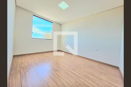 Casa à venda com 177m², 4 quartos e 2 vagas Casa à venda com 177m², 4 quartos e 2 vagasSuíte