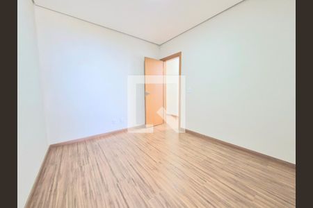 Casa à venda com 177m², 4 quartos e 2 vagas Casa à venda com 177m², 4 quartos e 2 vagasQuarto 2