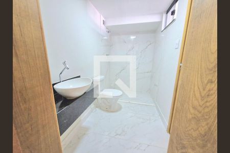 Casa à venda com 177m², 4 quartos e 2 vagas Casa à venda com 177m², 4 quartos e 2 vagasSemi suíte