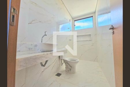 Casa à venda com 177m², 4 quartos e 2 vagas Casa à venda com 177m², 4 quartos e 2 vagasBanheiro suíte