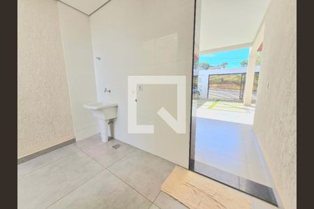 Casa à venda com 177m², 4 quartos e 2 vagas Casa à venda com 177m², 4 quartos e 2 vagasÁrea de serviço