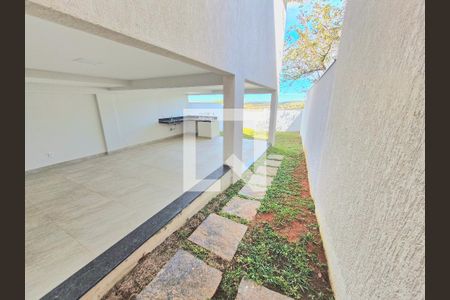 Casa à venda com 177m², 4 quartos e 2 vagas Casa à venda com 177m², 4 quartos e 2 vagasÁrea comum - Churrasqueira