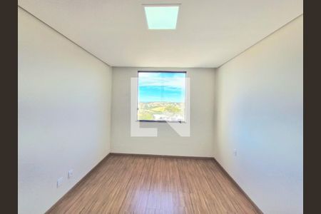 Casa à venda com 177m², 4 quartos e 2 vagas Casa à venda com 177m², 4 quartos e 2 vagasSuíte