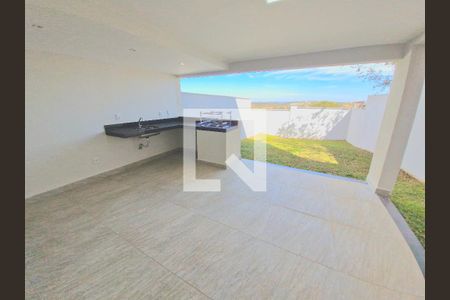 Casa à venda com 177m², 4 quartos e 2 vagas Casa à venda com 177m², 4 quartos e 2 vagasÁrea comum - Churrasqueira