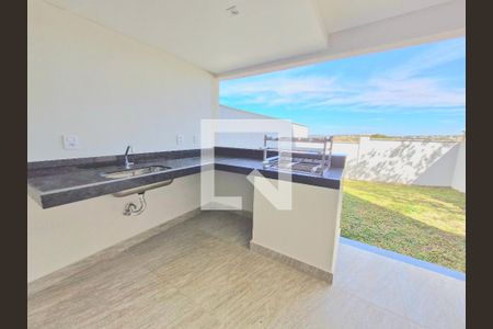 Casa à venda com 177m², 4 quartos e 2 vagas Casa à venda com 177m², 4 quartos e 2 vagasChurrasqueira