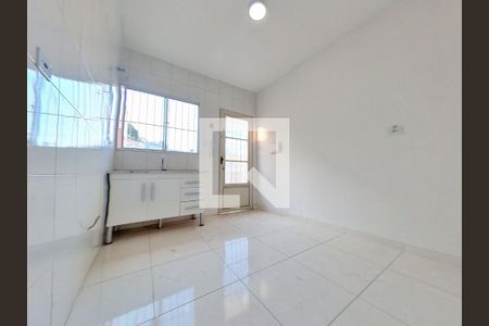 Cozinha de casa para alugar com 1 quarto, 27m² em Parque Sao Luis, São Paulo