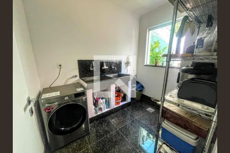 Área de Serviço de casa à venda com 4 quartos, 290m² em Serra, Belo Horizonte