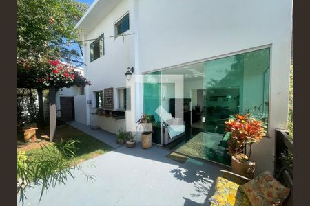 quintal de casa à venda com 4 quartos, 290m² em Serra, Belo Horizonte