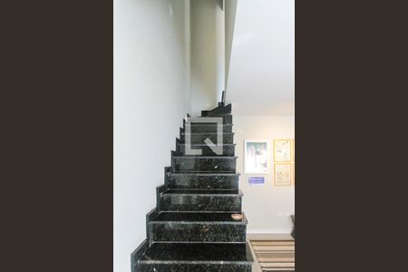 Escada de casa à venda com 2 quartos, 75m² em Vila Bela, São Paulo