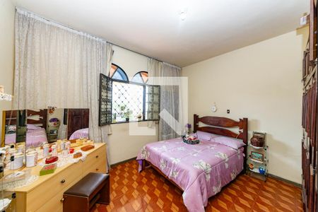 Quarto 1 de casa à venda com 3 quartos, 360m² em Barreiro, Belo Horizonte