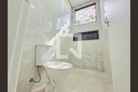 Casa à venda com 187m², 3 quartos e 3 vagas Casa à venda com 187m², 3 quartos e 3 vagasBanheiro social