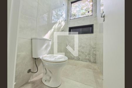 Casa à venda com 187m², 3 quartos e 3 vagas Casa à venda com 187m², 3 quartos e 3 vagasBanheiro social