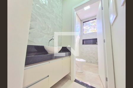 Casa à venda com 187m², 3 quartos e 3 vagas Casa à venda com 187m², 3 quartos e 3 vagasBanheiro social