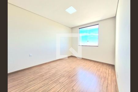 Casa à venda com 119m², 3 quartos e 3 vagas Casa à venda com 119m², 3 quartos e 3 vagasSuíte