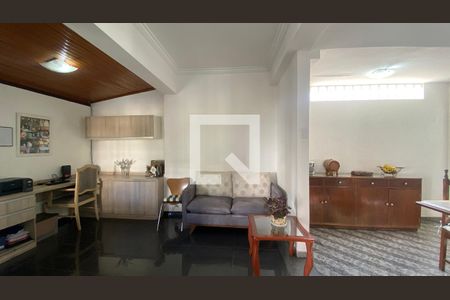 Sala 1 de casa para alugar com 3 quartos, 300m² em Alto Barroca, Belo Horizonte