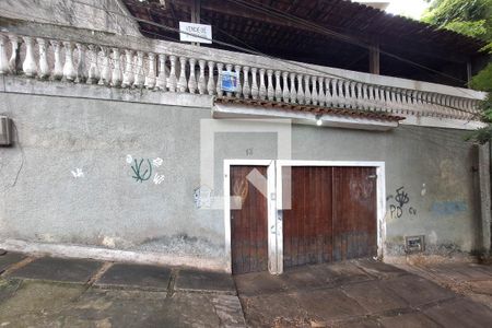 Casa à venda com 150m², 3 quartos e 1 vaga Casa à venda com 150m², 3 quartos e 1 vagaFachada