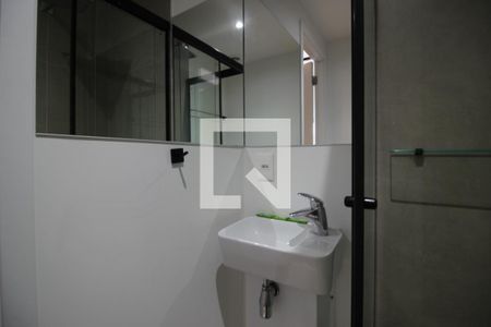 Banheiro de kitnet/studio à venda com 1 quarto, 19m² em Pinheiros, São Paulo