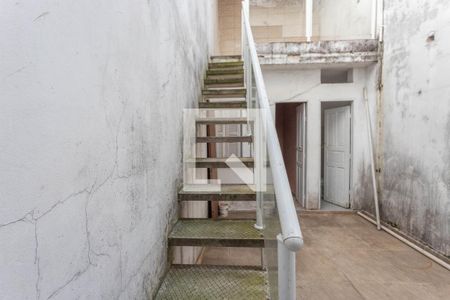 Casa para alugar com 100m², 2 quartos e 1 vaga Casa para alugar com 100m², 2 quartos e 1 vagaEscada