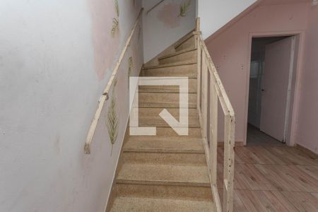 Escada  de casa para alugar com 2 quartos, 100m² em Taboão, São Bernardo do Campo