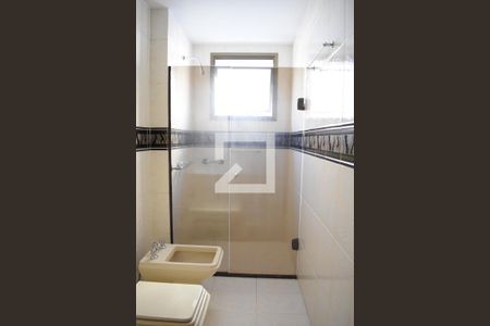 Banheiro da Suíte de apartamento para alugar com 2 quartos, 75m² em Batel, Curitiba