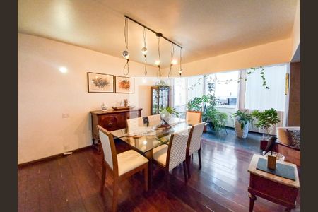 Sala de apartamento à venda com 3 quartos, 200m² em Santo Antônio, Belo Horizonte