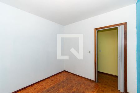 Quarto 1 de casa para alugar com 2 quartos, 80m² em Jardim Caguassu, São Paulo