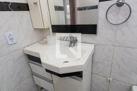 Banheiro de casa para alugar com 1 quarto, 48m² em Penha Circular, Rio de Janeiro