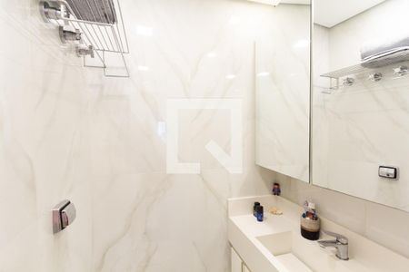 Banheiro de apartamento à venda com 2 quartos, 90m² em Itaim Bibi, São Paulo