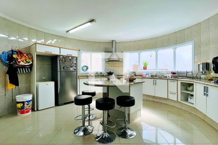 Casa de condomínio à venda com 500m², 6 quartos e 3 vagas Casa de condomínio à venda com 500m², 6 quartos e 3 vagasCozinha