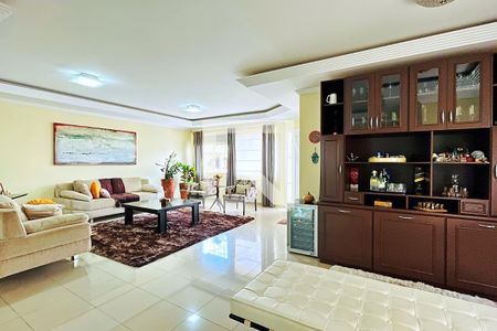 Casa de condomínio à venda com 500m², 6 quartos e 3 vagasSala