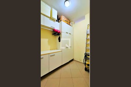 Casa de condomínio à venda com 500m², 6 quartos e 3 vagas Casa de condomínio à venda com 500m², 6 quartos e 3 vagasÁrea de Serviço