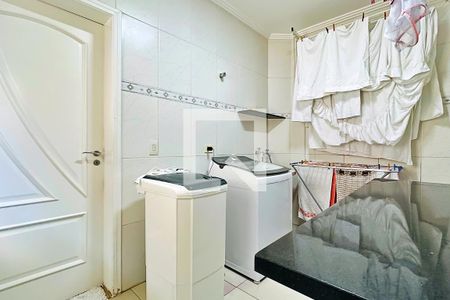 Casa de condomínio à venda com 500m², 6 quartos e 3 vagas Casa de condomínio à venda com 500m², 6 quartos e 3 vagasÁrea de Serviço