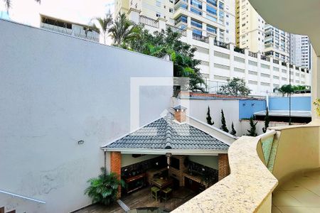 Casa de condomínio à venda com 500m², 6 quartos e 3 vagas Casa de condomínio à venda com 500m², 6 quartos e 3 vagasVaranda da Suíte 1 e 2