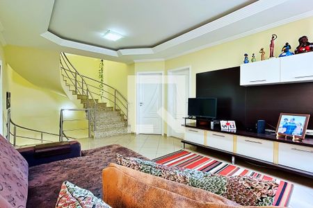 Casa de condomínio à venda com 500m², 6 quartos e 3 vagas Casa de condomínio à venda com 500m², 6 quartos e 3 vagasSala de TV