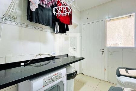 Casa de condomínio à venda com 500m², 6 quartos e 3 vagas Casa de condomínio à venda com 500m², 6 quartos e 3 vagasÁrea de Serviço