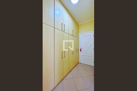 Casa de condomínio à venda com 500m², 6 quartos e 3 vagas Casa de condomínio à venda com 500m², 6 quartos e 3 vagasCloset da Suíte 1