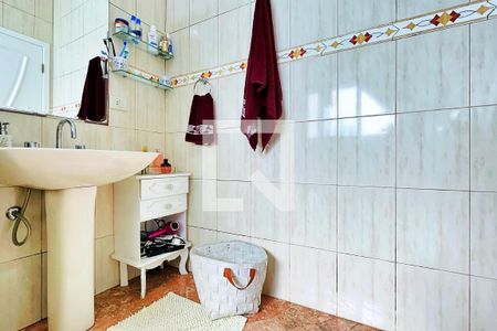 Casa de condomínio à venda com 500m², 6 quartos e 3 vagas Casa de condomínio à venda com 500m², 6 quartos e 3 vagasBanheiro da Suíte 2