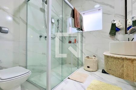 Casa de condomínio à venda com 500m², 6 quartos e 3 vagas Casa de condomínio à venda com 500m², 6 quartos e 3 vagasBanheiro da Suíte 1