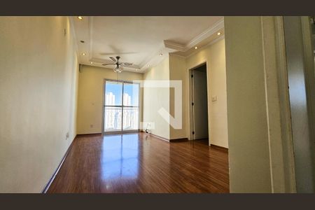 Sala de apartamento para alugar com 3 quartos, 75m² em Vila Isa, São Paulo