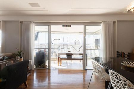 Apartamento à venda com 3 quartos, 141m² em Vila Romana, São Paulo