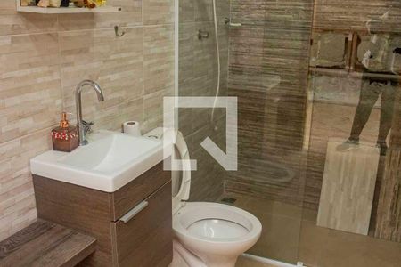 Banheiro de serviço de casa para alugar com 3 quartos, 300m² em Parque Santa Rosa, Suzano