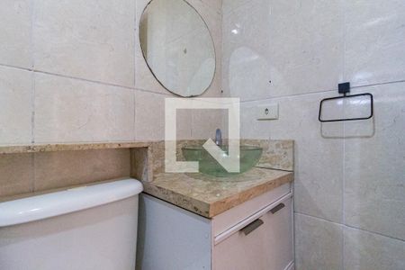 Banheiro de apartamento para alugar com 2 quartos, 50m² em São Pedro, Osasco