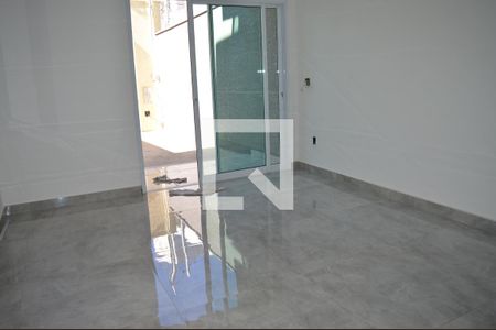 Sala de casa à venda com 3 quartos, 220m² em Morro do Confisco, Contagem