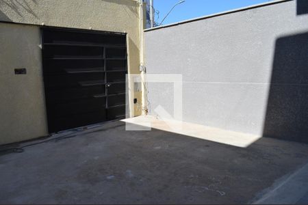 varanda/garagem da sala de casa à venda com 3 quartos, 220m² em Morro do Confisco, Contagem