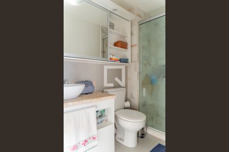 Banheiro do Quarto 1 de apartamento para alugar com 2 quartos, 53m² em Azenha, Porto Alegre