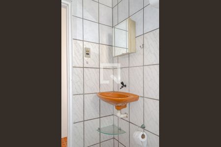 Banheiro de kitnet/studio para alugar com 1 quarto, 15m² em Trindade, Florianópolis