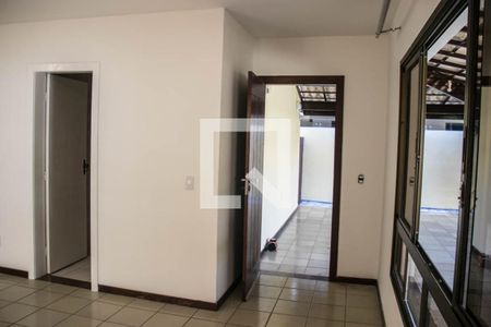 Sala de casa de condomínio para alugar com 3 quartos, 150m² em Praia do Flamengo, Salvador