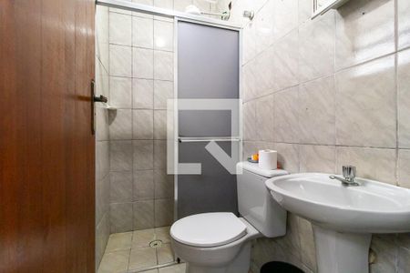 Banheiro de casa para alugar com 1 quarto, 29m² em Capão da Imbuia, Curitiba