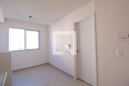 Sala/Cozinha de apartamento para alugar com 1 quarto, 28m² em Vila Cláudia, São Paulo